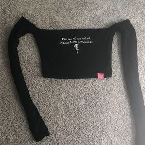 Omighty off shoulder crop